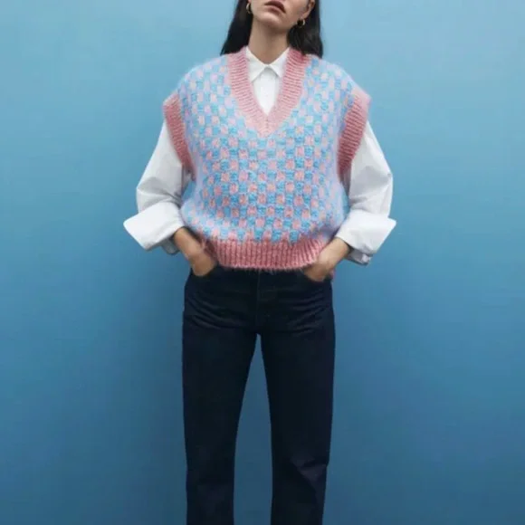 Pink and Blue printed knit Sweater Vest - Picture 2 of 12